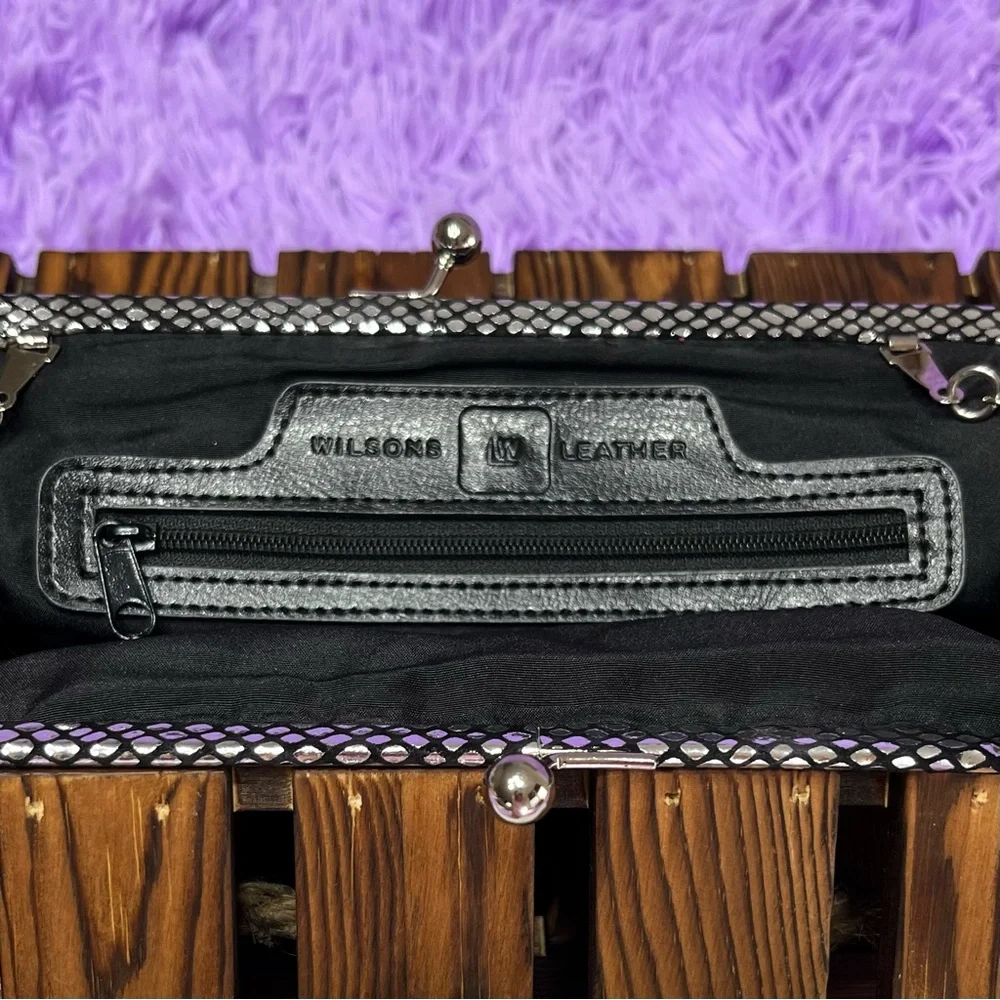 πSOLDπ VINTAGE WILSONS LEATHER Silver Clutch w/Chain - Picture 9 of 11